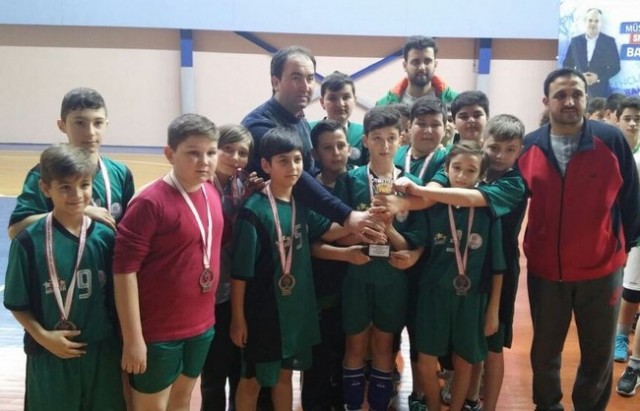 Minik Voleybolcular ödüllerini aldı