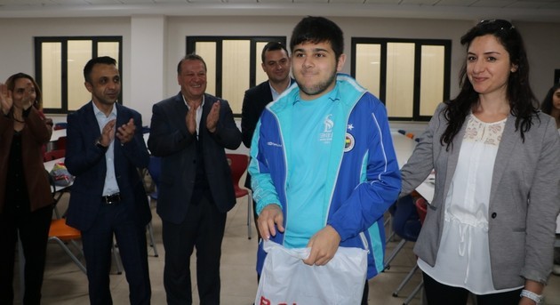 Sakarya Spor Lisesi Şampiyonlarını Ödüllendirdi