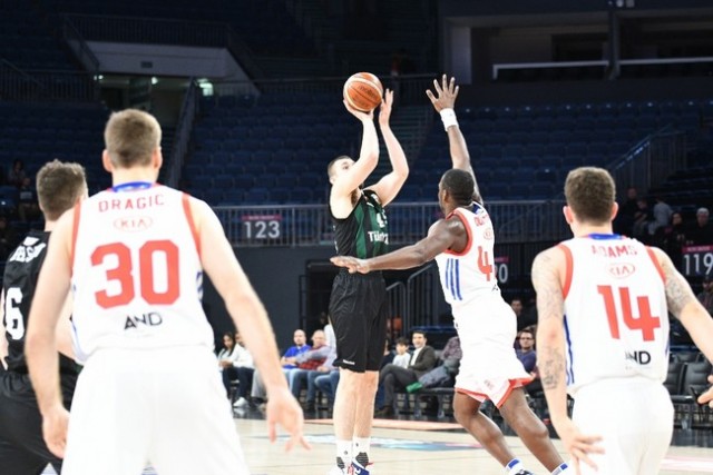Büyükşehir Basket, Efes'e direnemedi 83-68