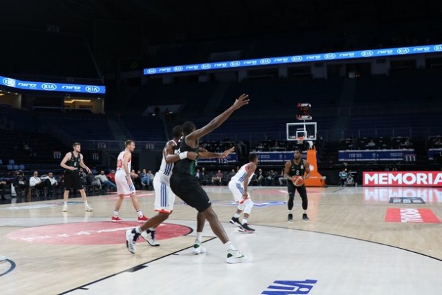 Büyükşehir Basket, Efes'e direnemedi 83-68
