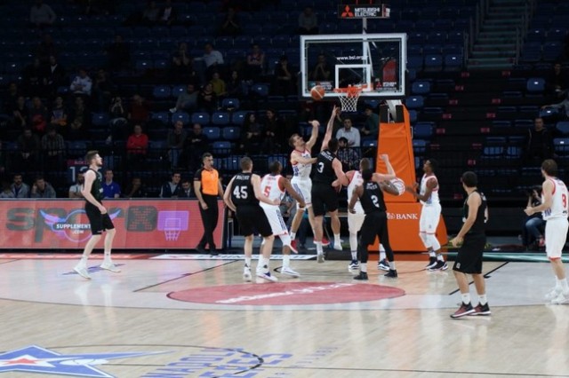 Büyükşehir Basket, Efes'e direnemedi 83-68