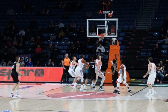 Büyükşehir Basket, Efes'e direnemedi 83-68