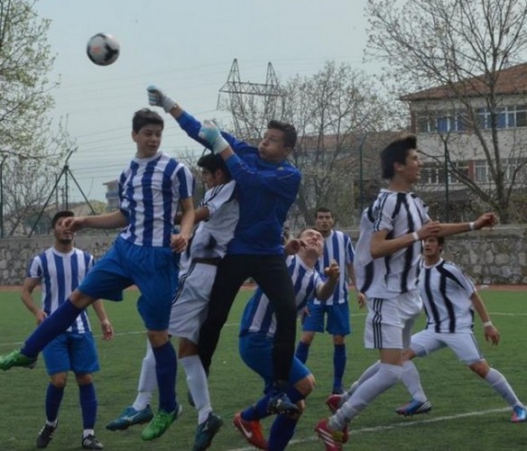 Liseler Futbolda Şampiyon Endüstri Meslek Lisesi
