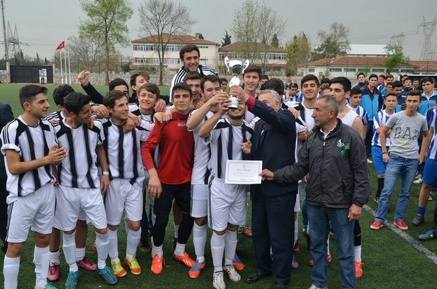 Liseler Futbolda Şampiyon Endüstri Meslek Lisesi