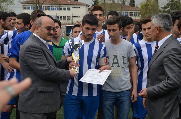 Liseler Futbolda Şampiyon Endüstri Meslek Lisesi