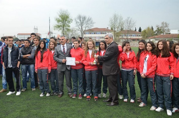 Liseler Futbolda Şampiyon Endüstri Meslek Lisesi