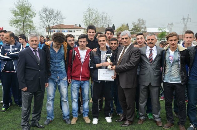Liseler Futbolda Şampiyon Endüstri Meslek Lisesi