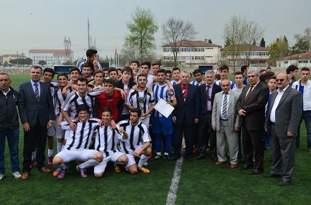 Liseler Futbolda Şampiyon Endüstri Meslek Lisesi