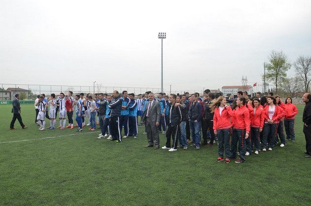 Liseler Futbolda Şampiyon Endüstri Meslek Lisesi