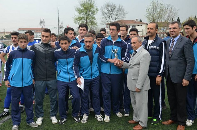 Liseler Futbolda Şampiyon Endüstri Meslek Lisesi