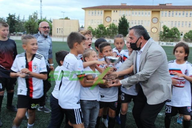 U11'de şampiyon Sakarya FK