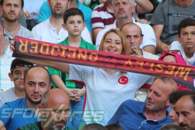 Sakaryaspor-Galatasaray maçı tribün fotoğrafları