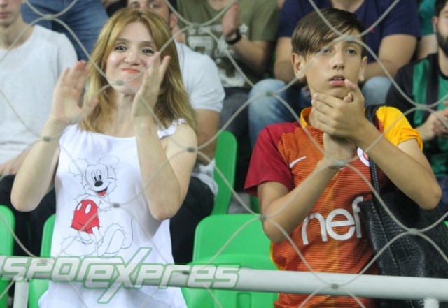 Sakaryaspor-Galatasaray maçı tribün fotoğrafları