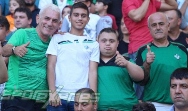 Sakaryaspor-Galatasaray maçı tribün fotoğrafları