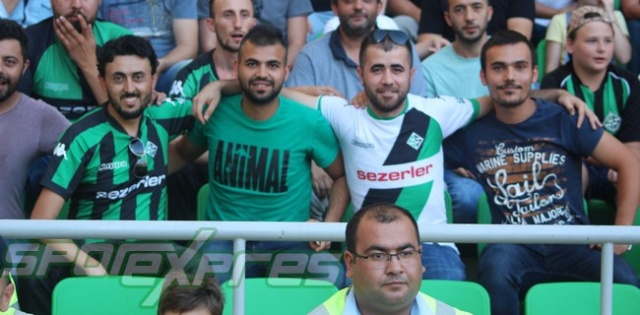 Sakaryaspor-Galatasaray maçı tribün fotoğrafları