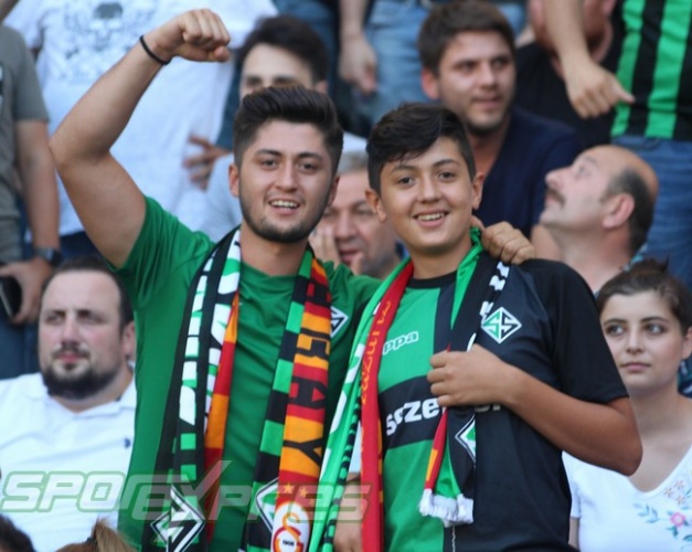 Sakaryaspor-Galatasaray maçı tribün fotoğrafları