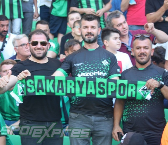 Sakaryaspor-Galatasaray maçı tribün fotoğrafları