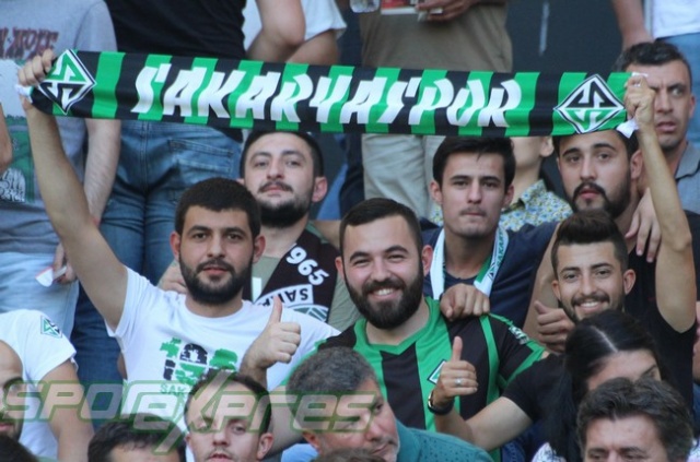 Sakaryaspor-Galatasaray maçı tribün fotoğrafları