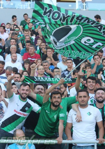 Sakaryaspor-Galatasaray maçı tribün fotoğrafları