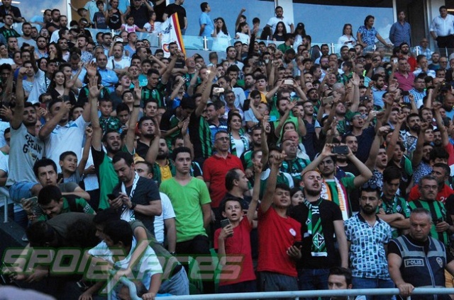 Sakaryaspor-Galatasaray maçı tribün fotoğrafları