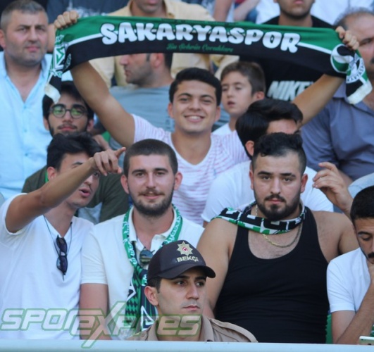 Sakaryaspor-Galatasaray maçı tribün fotoğrafları