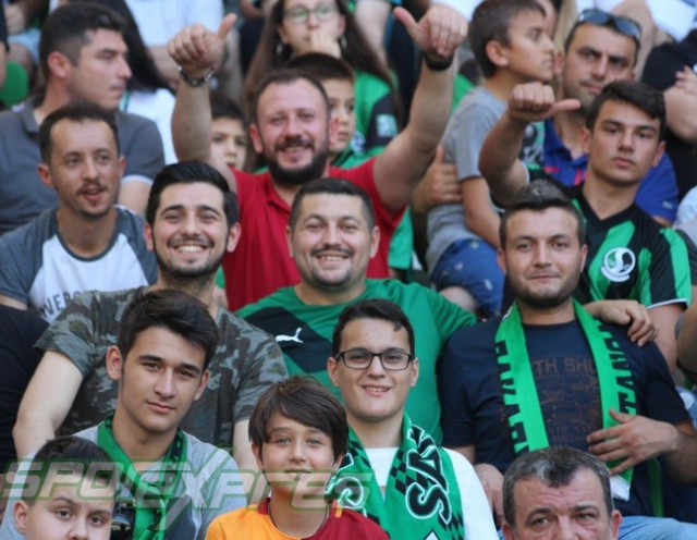 Sakaryaspor-Galatasaray maçı tribün fotoğrafları