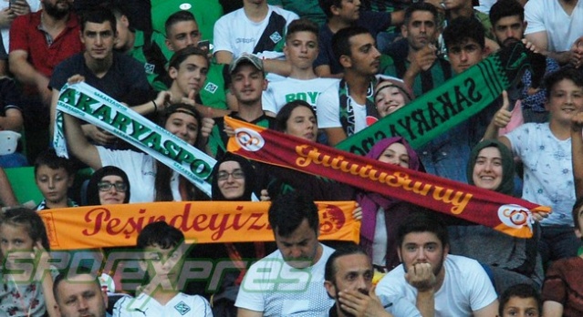 Sakaryaspor-Galatasaray maçı tribün fotoğrafları