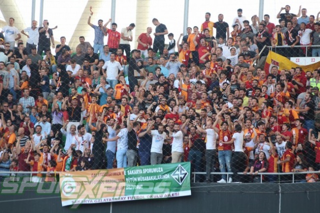 Sakaryaspor-Galatasaray maçı tribün fotoğrafları