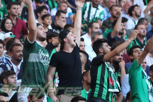 Sakaryaspor-Galatasaray maçı tribün fotoğrafları