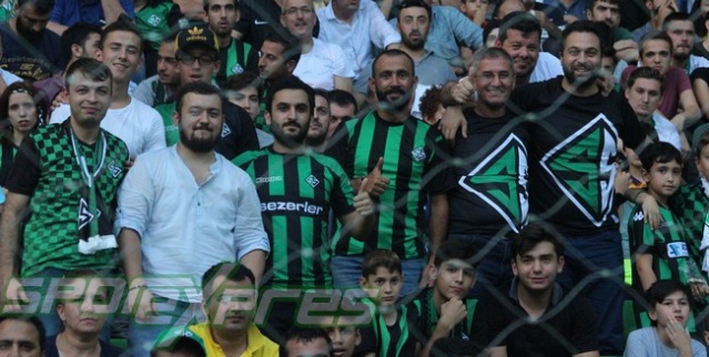 Sakaryaspor-Galatasaray maçı tribün fotoğrafları
