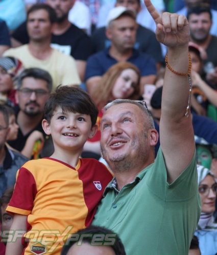 Sakaryaspor-Galatasaray maçı tribün fotoğrafları