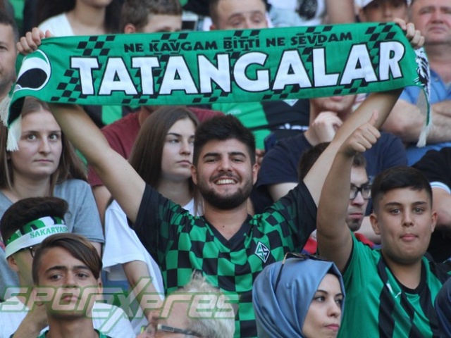 Sakaryaspor-Galatasaray maçı tribün fotoğrafları
