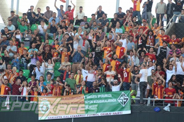 Sakaryaspor-Galatasaray maçı tribün fotoğrafları