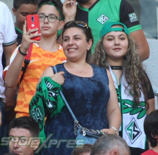 Sakaryaspor-Galatasaray maçı tribün fotoğrafları