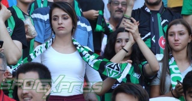 Sakaryaspor-Galatasaray maçı tribün fotoğrafları