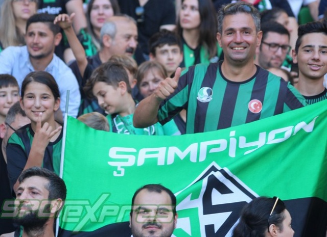 Sakaryaspor-Galatasaray maçı tribün fotoğrafları