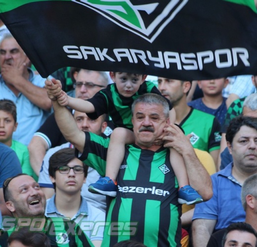 Sakaryaspor-Galatasaray maçı tribün fotoğrafları