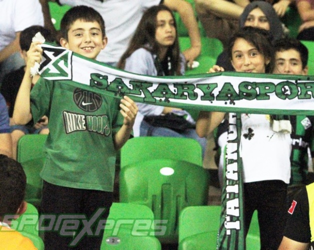 Sakaryaspor-Galatasaray maçı tribün fotoğrafları