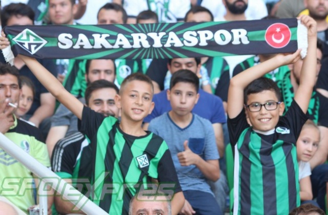 Sakaryaspor-Galatasaray maçı tribün fotoğrafları