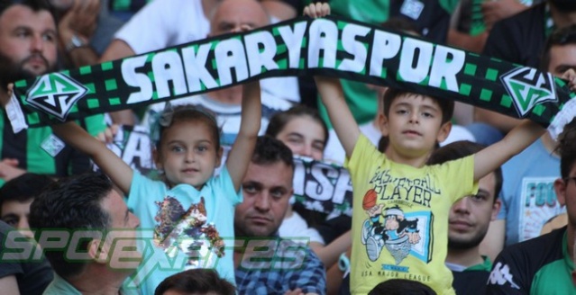 Sakaryaspor-Galatasaray maçı tribün fotoğrafları