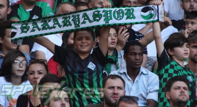 Sakaryaspor-Galatasaray maçı tribün fotoğrafları