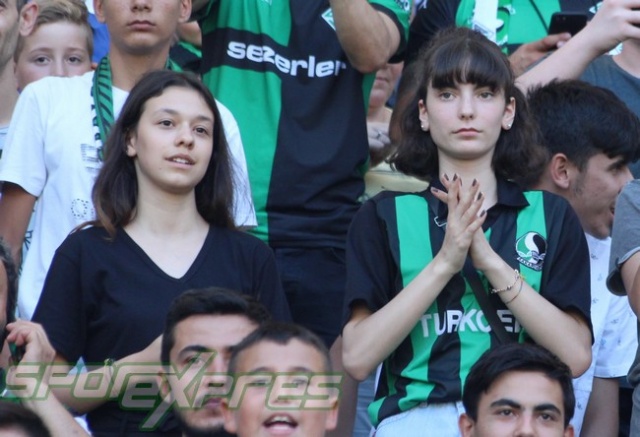 Sakaryaspor-Galatasaray maçı tribün fotoğrafları