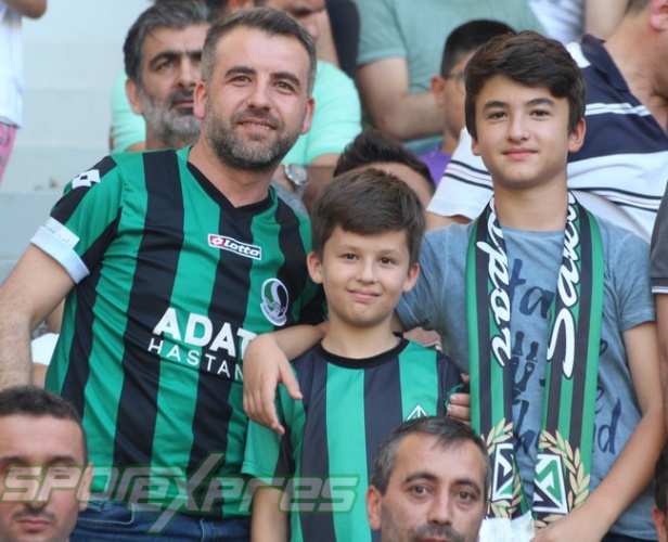 Sakaryaspor-Galatasaray maçı tribün fotoğrafları