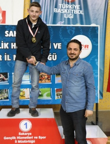 Güreşte Yıldızlar ve Gençler seçmeleri yapıldı
