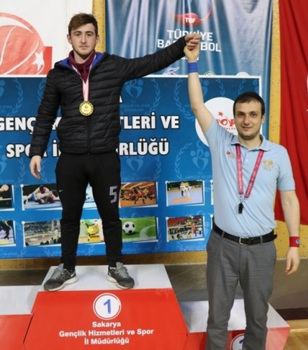 Güreşte Yıldızlar ve Gençler seçmeleri yapıldı