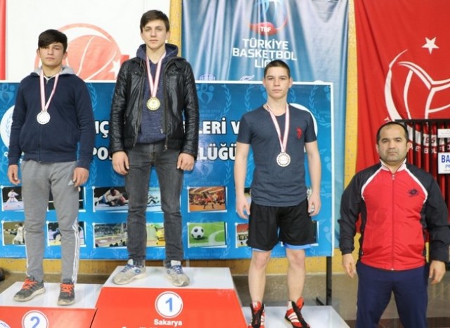 Güreşte Yıldızlar ve Gençler seçmeleri yapıldı
