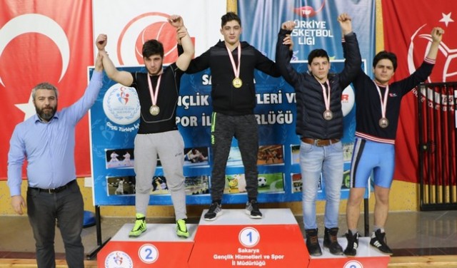 Güreşte Yıldızlar ve Gençler seçmeleri yapıldı
