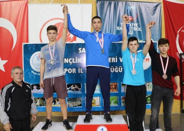 Güreşte Yıldızlar ve Gençler seçmeleri yapıldı