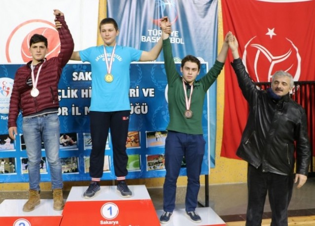 Güreşte Yıldızlar ve Gençler seçmeleri yapıldı
