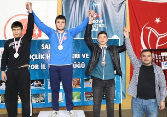 Güreşte Yıldızlar ve Gençler seçmeleri yapıldı